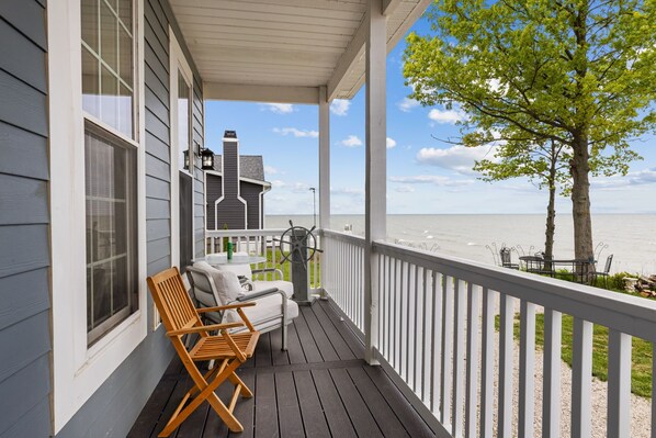 Property grounds - Lakefront Beach House - Sauna & Steam Pod Retreat (Ashtabula)