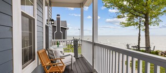 Lakefront Beach House - Sauna & Steam Pod Retreat