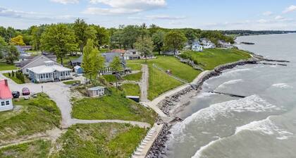 Lakefront Beach House - Sauna & Steam Pod Retreat