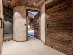 Interior - Luxury stay: sauna, hammam, home cinema, 5* concierge (Les Allues)