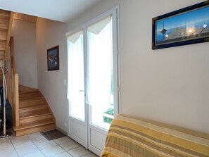 Télévision, table de tennis de table