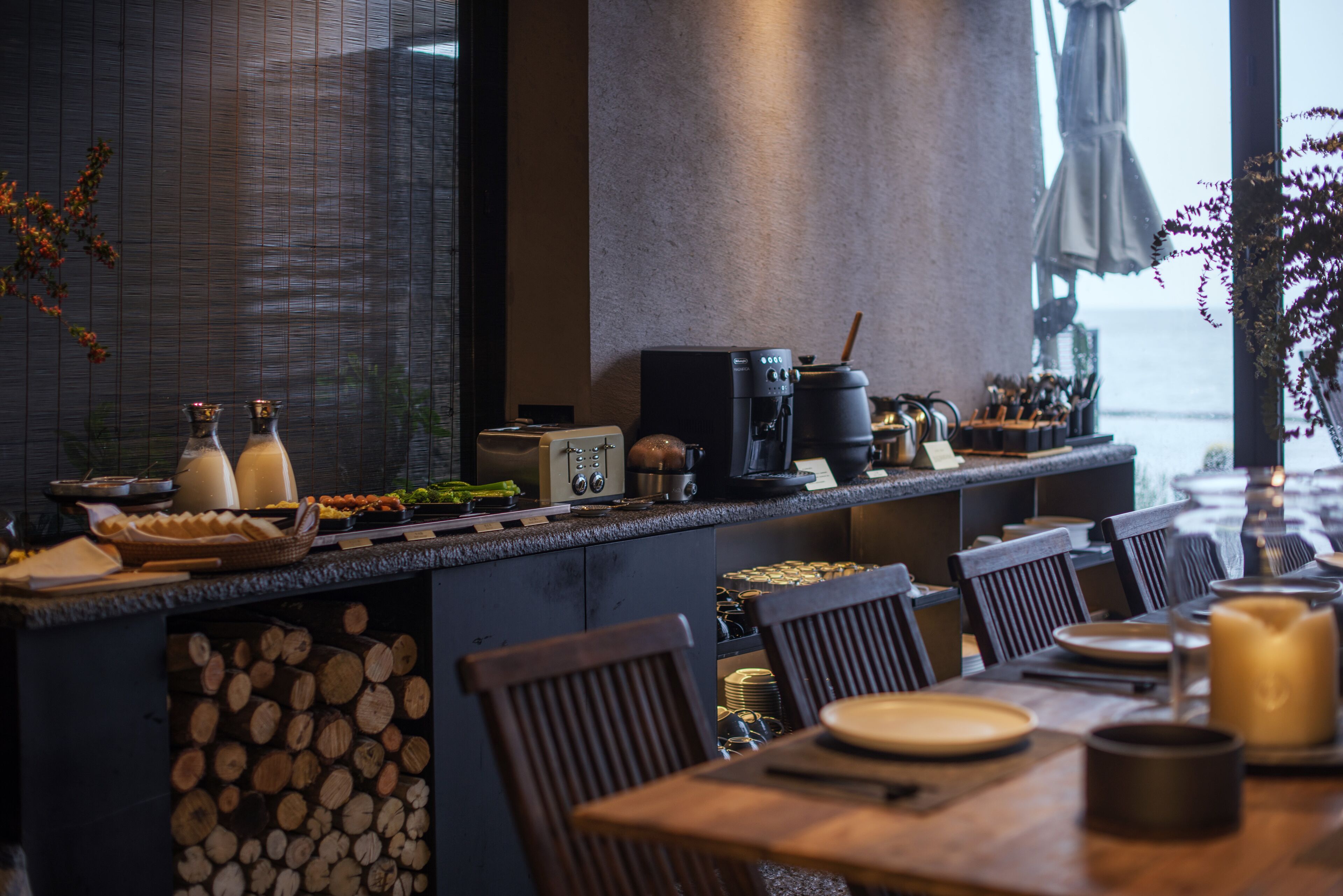Café da manhã com buffet grátis todos os dias