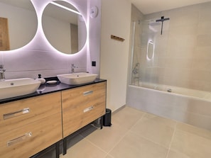Hair dryer - Beautiful 4-room cabin, 8 people, sauna, parking, Méribel (Méribel)