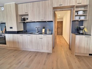 Fridge, microwave, dishwasher, coffee/tea maker