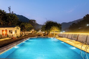 Outdoor pool - Royal River Resort Rishikesh  (Rishikesh)