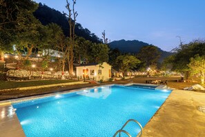 Outdoor pool - Royal River Resort Rishikesh  (Rishikesh)