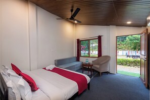 Cottage Deluks, patio, pemandangan kebun | 1 kamar tidur, ruang kerja ramah laptop, dan setrika/meja setrika