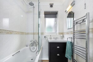 Hårtørrer, håndklæder, Sæbe, Toiletpapir