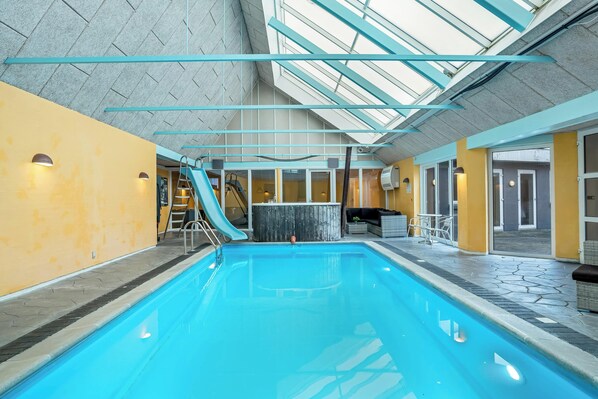 Pool - Large holiday home with pool and spa in the middle of Blokhus town, close to. (Blokhus)