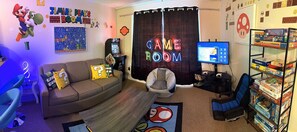 Games room - Game Night Suite at Jiminy Peak Ski OnOff Sleeps 4 (Hancock)