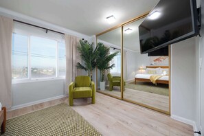 4 bedrooms, desk, iron/ironing board, travel crib