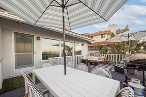 Outdoor dining - Sunset Balcony View! | Kids Playset | Sleeps 10 (San Diego)