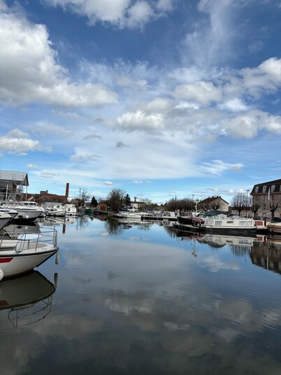 Quiet apartment near PAL, canal