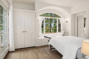 3 bedrooms, iron/ironing board, travel crib, WiFi