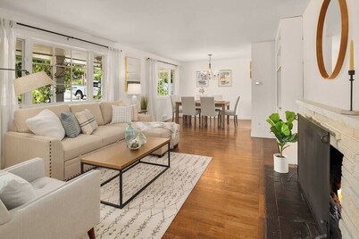 DT Bellevue Hidden Gem With a View & AC