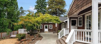 DT Bellevue Hidden Gem With a View & AC