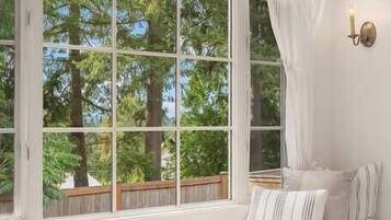 3 habitaciones, tabla de planchar con plancha, cuna de viaje y wifi