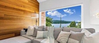 Modern and Relaxing Lake Sammamish View House