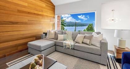 Modern and Relaxing Lake Sammamish View House