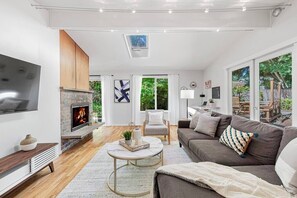 Unclassified image, 2 of 36, button