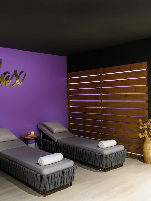 Couples treatment room(s), sauna, hot tub, steam room, body treatments