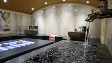 Behandlingsrom for par, badstue, boblebad, dampbad og kroppsbehandlinger