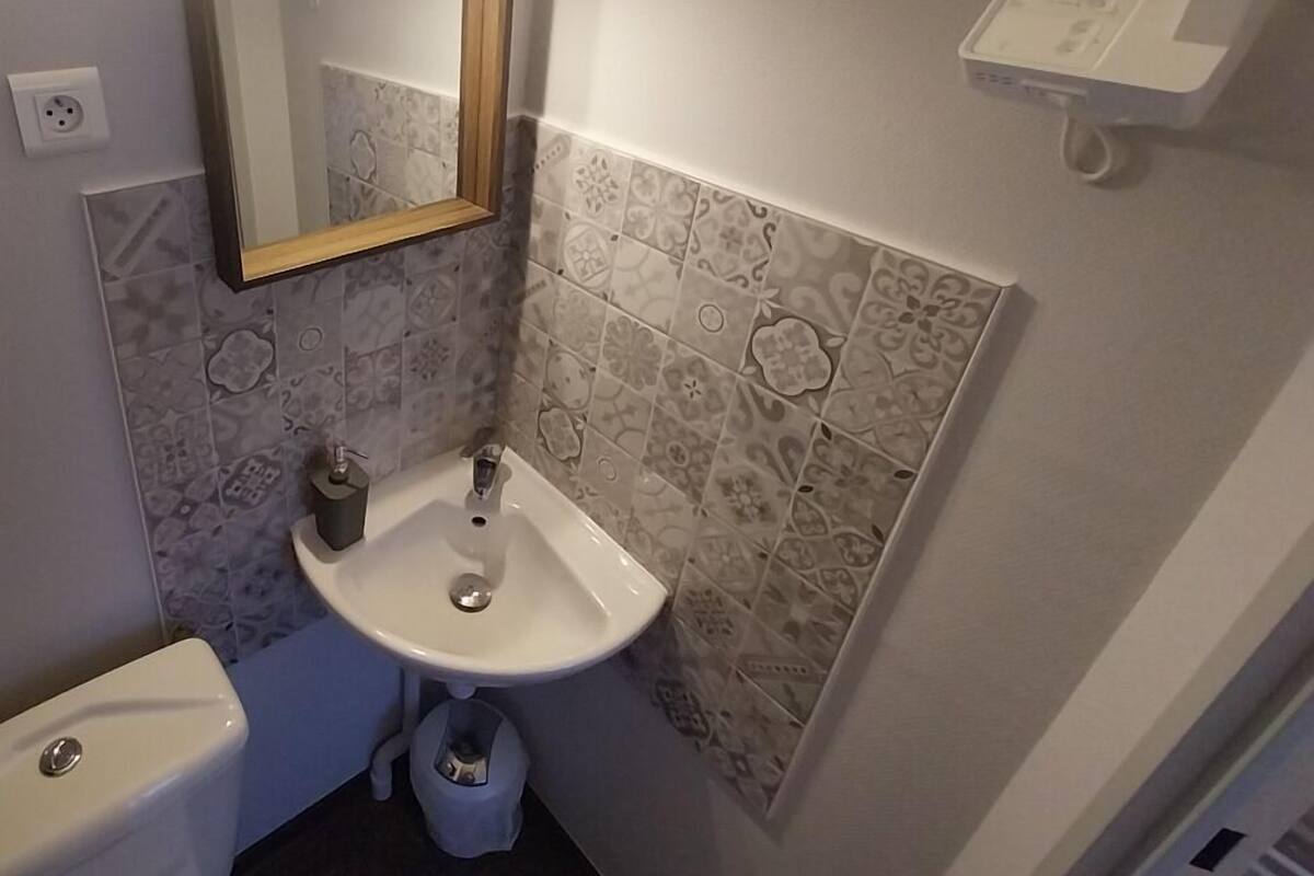 Double Room, 1 Double Bed, Corner | WiFi (free)