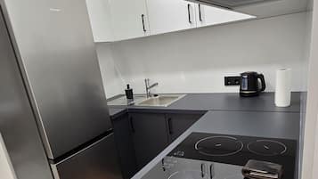 Fridge, microwave, oven, cookware/dishes/utensils