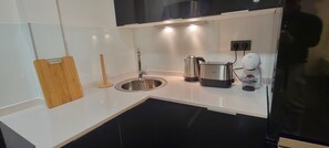 Micro-ondes, four, plaque de cuisson, lave-vaisselle