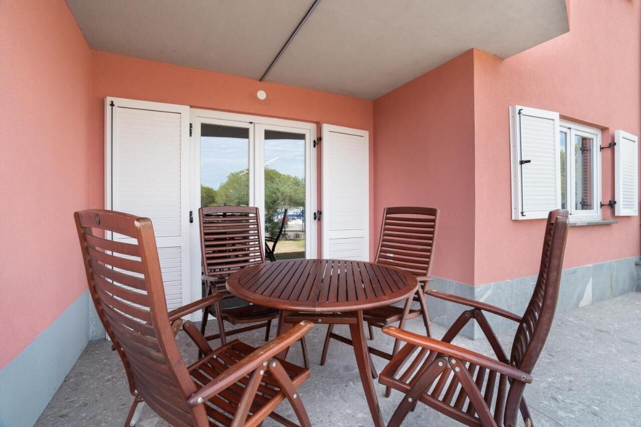 Superior-Apartment, 2 Schlafzimmer, Blick auf den Innenhof | Terrasse/Patio