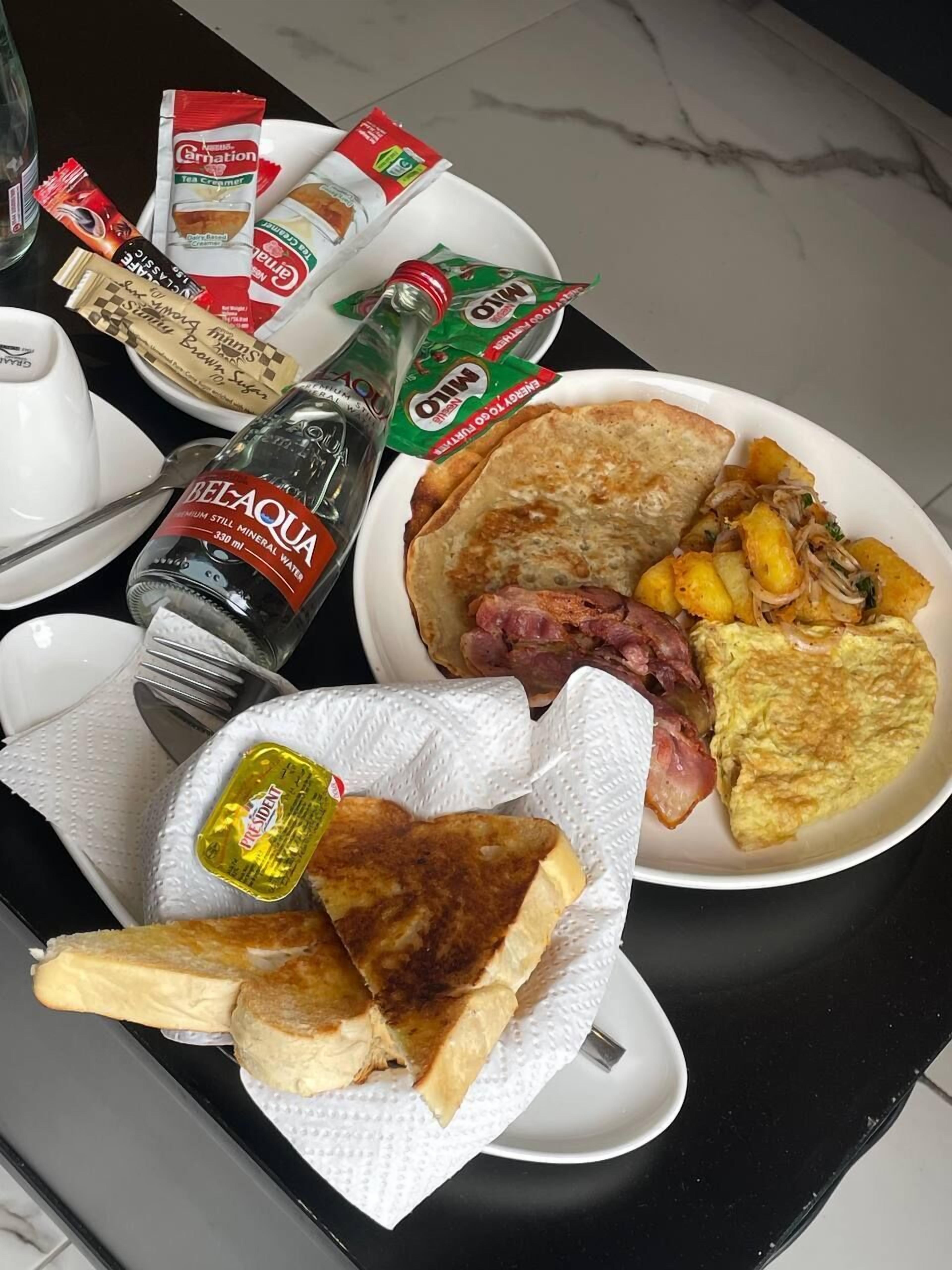 朝食