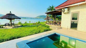 Presidential Chalet, 2 Bedrooms, Balcony, Lake View | Terrace/patio