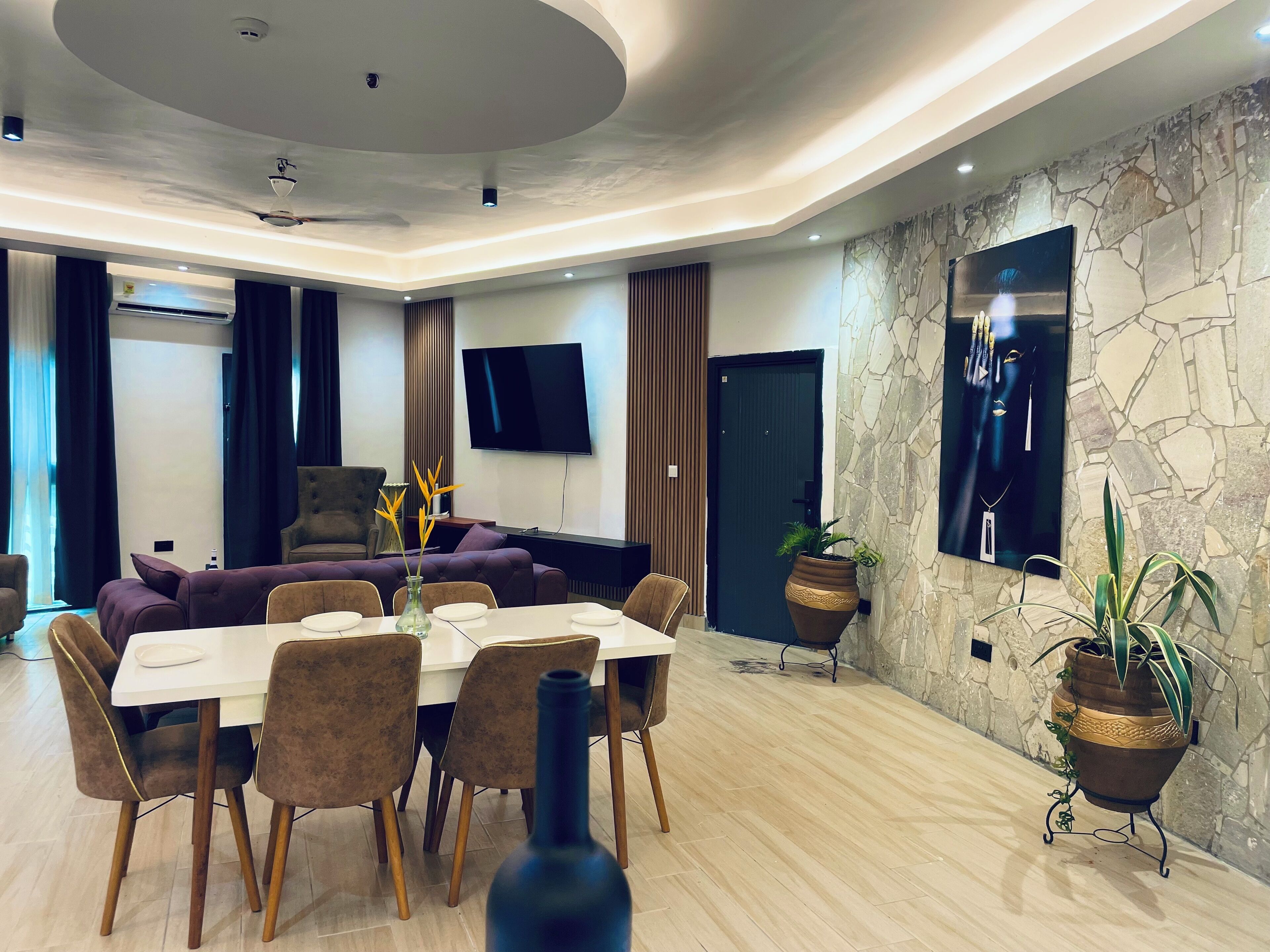 Presidential Chalet, 2 Bedrooms, Balcony, Lake View | In-room dining