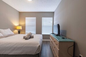 3 chambres, fer et planche à repasser, Wi-Fi, draps fournis