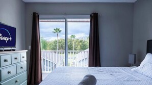 3 chambres, fer et planche à repasser, Wi-Fi, draps fournis