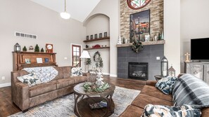 Smart-TV, Kamin, Bücher