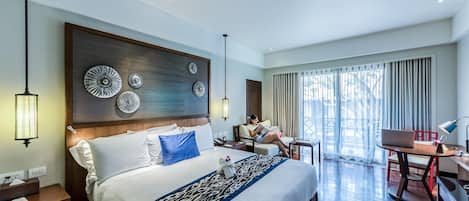 Superior-Doppel- oder -Zweibettzimmer | Schreibtisch, laptopgeeigneter Arbeitsplatz, kostenloses WLAN