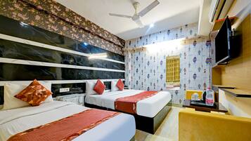 Superior Triple Room | Desk, laptop workspace, free WiFi