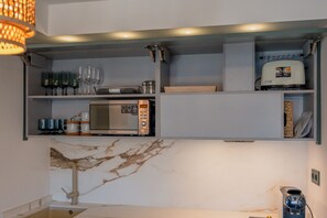Fridge, microwave, stovetop, coffee/tea maker