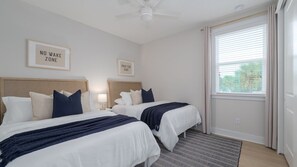 5 chambres, fer et planche à repasser, lit de bébé portatif, Wi-Fi