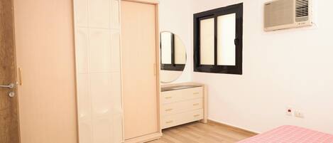 3 bedrooms, iron/ironing board, WiFi