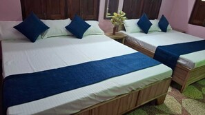 Desk, laptop workspace, free WiFi - Madhavi Homestay (Varanasi)