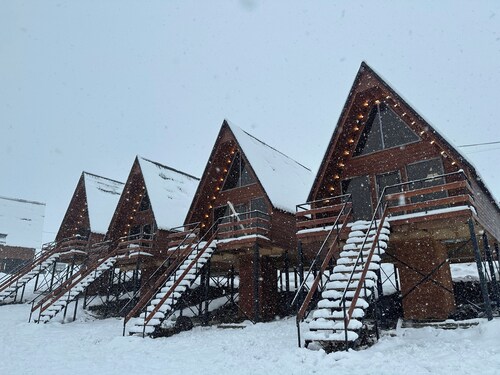 cozy winter cottage in picturesqueue Gudauri with WiFi, near ski slopes