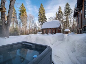 Bañera de hidromasaje al aire libre