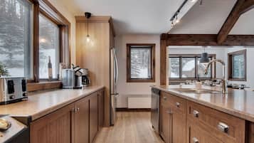 KĂŒhlschrank, Mikrowelle, Ofen, Herdplatte