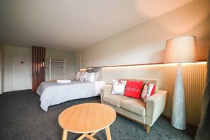 1 bedroom, iron/ironing board, WiFi, bed sheets - Lake Vista - Perfect 1BR Retreat for Two (Lake Tekapo)