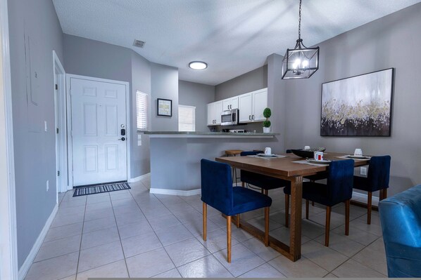 Apartment | 3 bedrooms, Internet - Cozy Family 3BR Townhouse Perfect Stay for 6 Guests (Kissimmee)