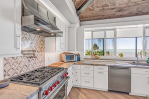 Fridge, microwave, oven, stovetop - Morton Manor Estate - 9bed/7.5bath multi home property with private pool, pickleball court, putting green, dockage & more (Marathon)