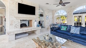 Téléviseur, foyer, lecteur de DVD