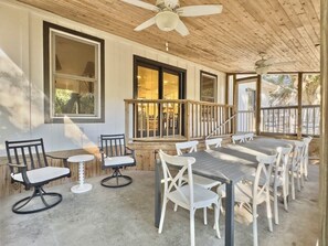 تناول الطعام بالخارج